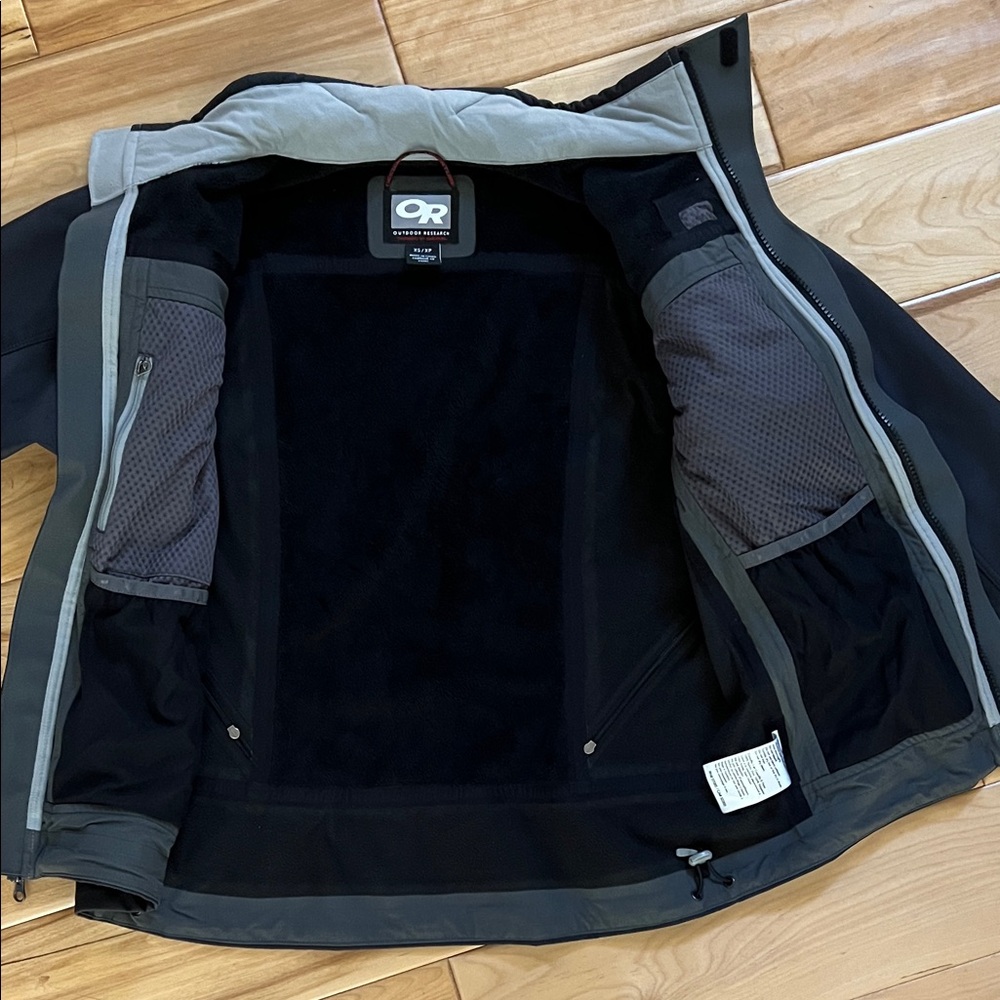 Outdoor Research Black Softshell Jacket - image 5